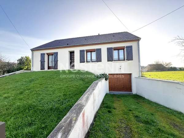 Maison familiale à vendre composée de 6 chambres avec terrain située à VAL-FOUZON (36) 