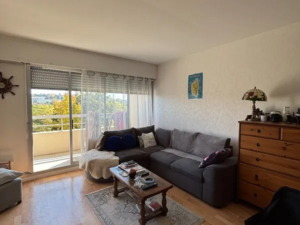 SPACIEUX T2 de 49m2 A PROXIMITE DE LA MAIRIE 