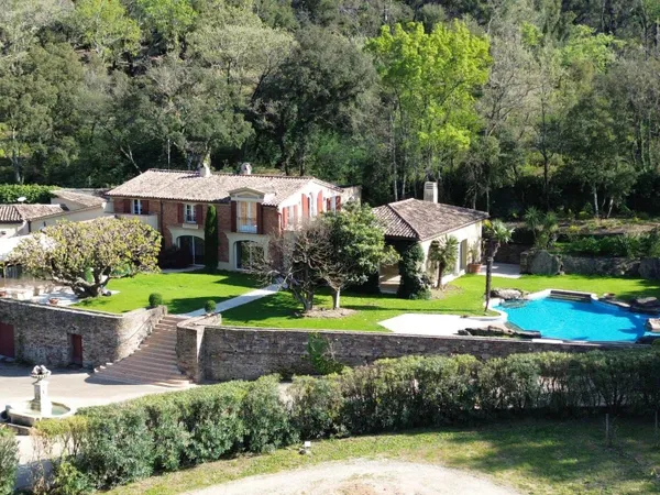 Exceptionnelle propriété de caractère à vendre 