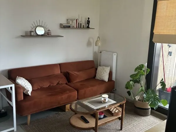 Grand studio récent, lumineux, bien situé 