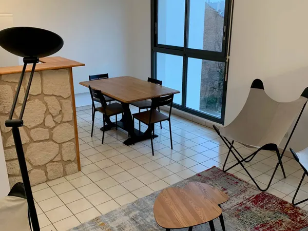Propose colocation 3 chambres Compiegne (92) proche UTC et centre ville 