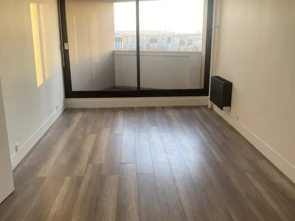 Studio 1 pièce 32 m² 
