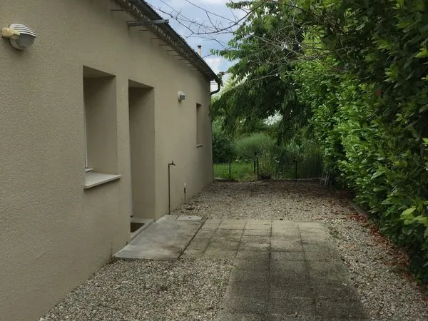 Maison d'habitation de 90m2, en parfait etat, au calme a une demie heure de bordeaux rive droite 