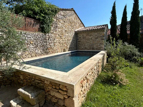 Vends Mas de hameau en pierre dans le Gard entre Uzès et gorges de l'Ardèche 