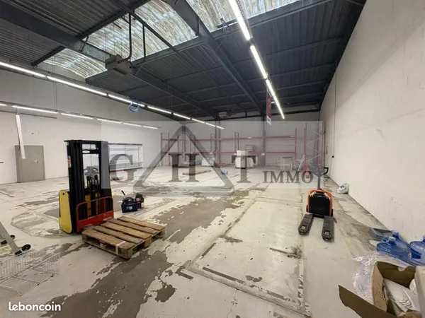 Local industriel 464 m² 