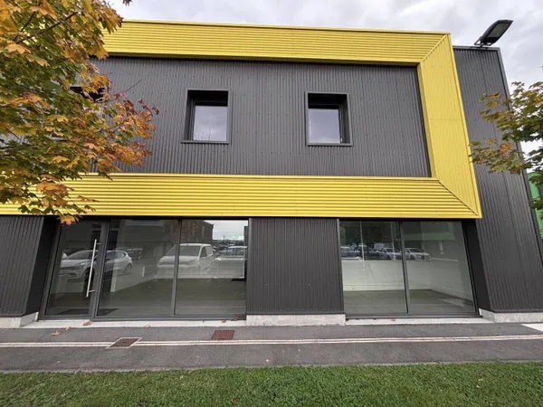 Entrepôt 390 m² 