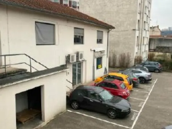 Local professionnel 1587 m² 