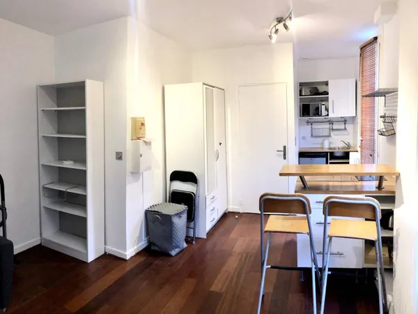Studio 1 pièce 20 m² 