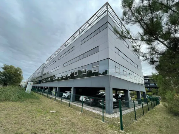 Bureaux 598 m² 