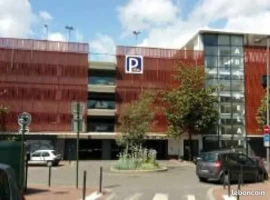 Place de parking en sous sol 