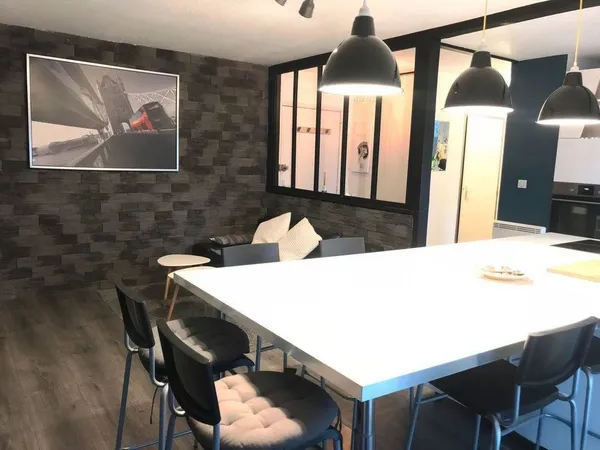 T2 meuble 48m² + terrasse + parking + cave 
