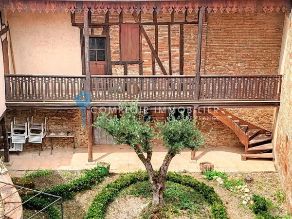 Maison 8 pièces 218 m² 