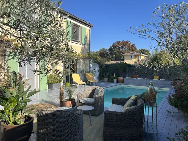 Maison T5 à Roquettes avec piscine et garage 