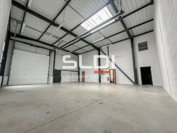 Local d'activité 300 m² 