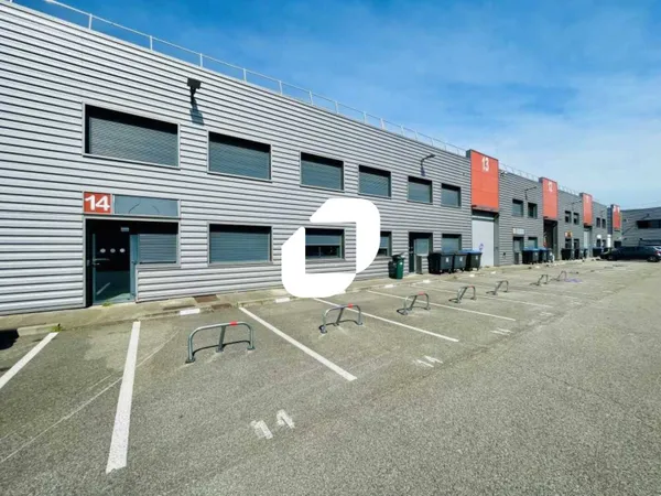 Local d'activité 1502 m² 
