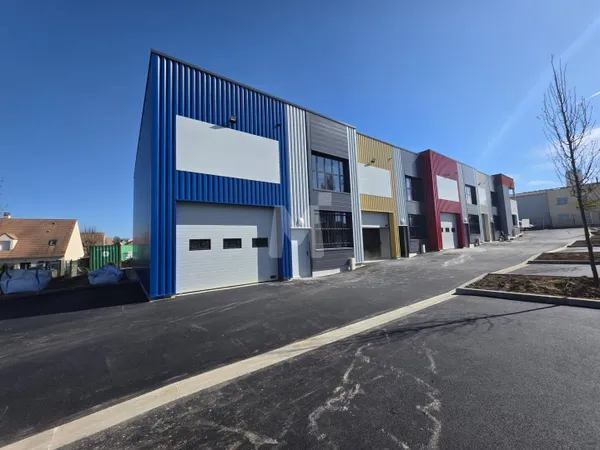 Local d'activité 491 m² 
