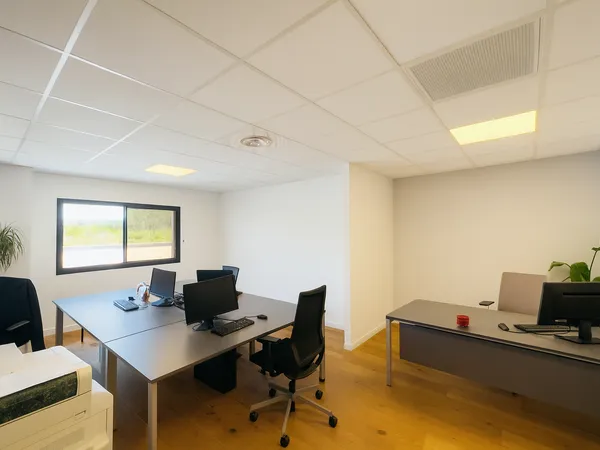 BUREAUX DANS COMPLEXE RÉCENT - FRANCHEVILLE 