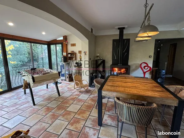 Maison 8 pièces 193 m² 