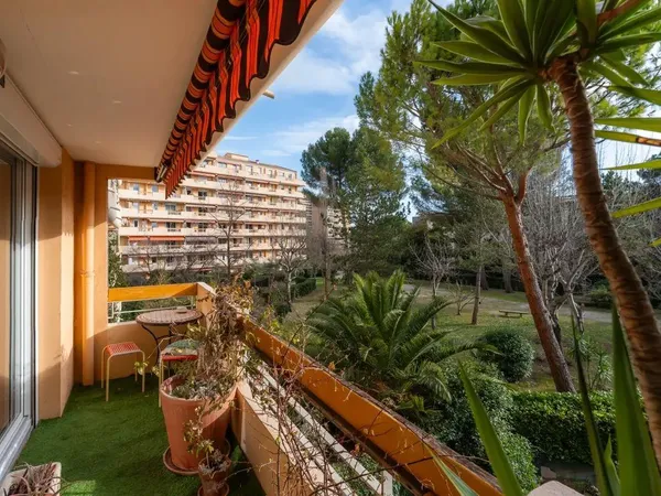 Référence : 6249-Jdo - Superbe T3 Traversant Rénové de 90m² - Terrasse & Garage, Secteur Axium 