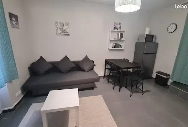 🌟 Magnifique 2 pièces meublé - Terrasse privative - Vue Parc Arboretum - 1 250 /mois 📍 