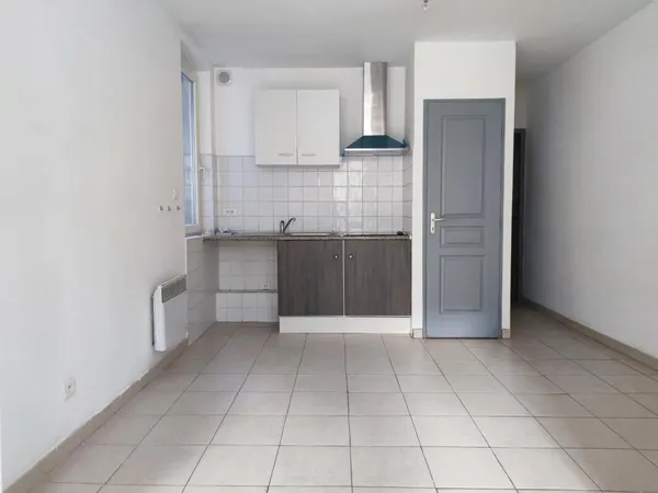 Dans immeuble calme et ensoleillé, beau T2 à louer ! 