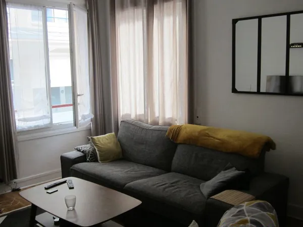 F2 prox halle aux toiles 46 m2 160000 euro 