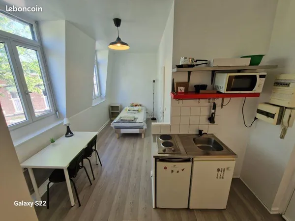 Studio meublé rénové - 16 m² - Proximité immédiate gare / métro Caulier 