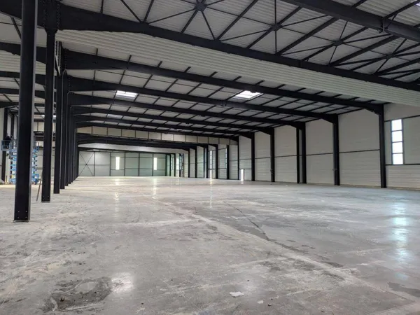 Local d'activité 5880 m² 