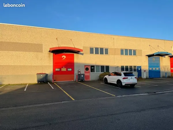 Local industriel 2 041 m² 