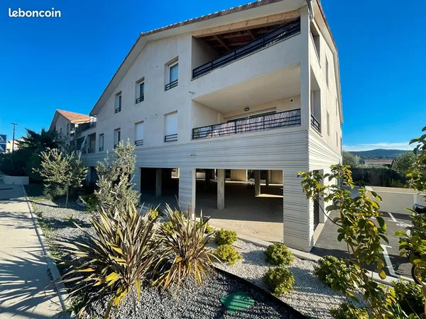 Local 65 m² SAINT CYR SUR MER 