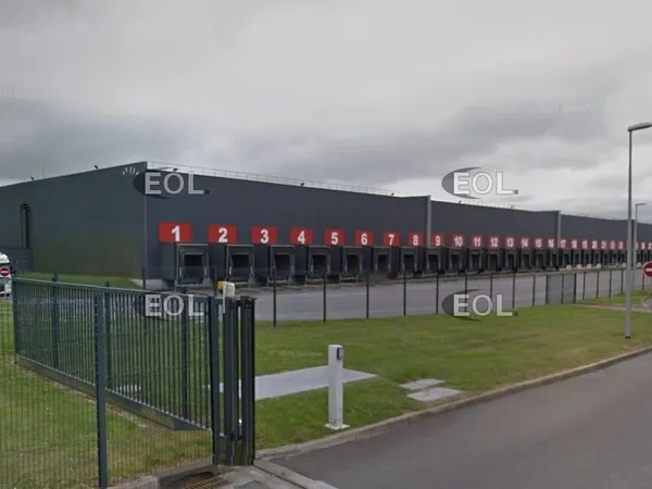 Local industriel 64 128 m² 