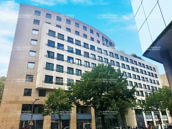 Bureau 4 pièces 292 m² 