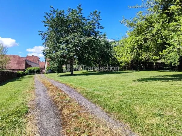 Ensemble immobilier et terrain consctuctible