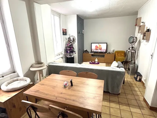 PACY SUR EURE - 2 PIECES - 40.70 M2 