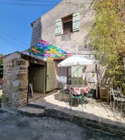 Maison dans un hameau calme (2 chambres) 