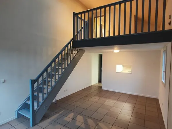 Loue appartement Chambéry T3 avec parking et garage 