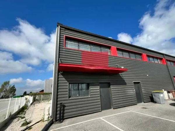 Local d'activité 290 m² 