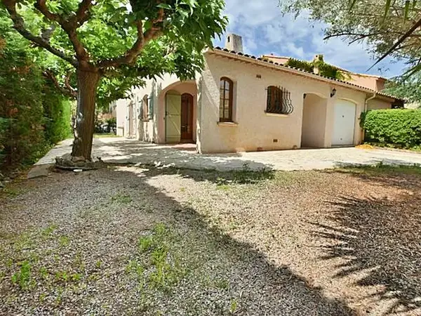Loue maison 88m² Fréjus (83) avec jardin - 4 couchages entre plage et ville historique 