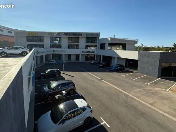 Local commercial 121 m² 