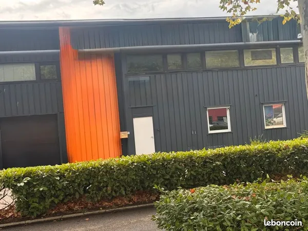 Emplacement N1 Local d'activité Comboire 275 M² 