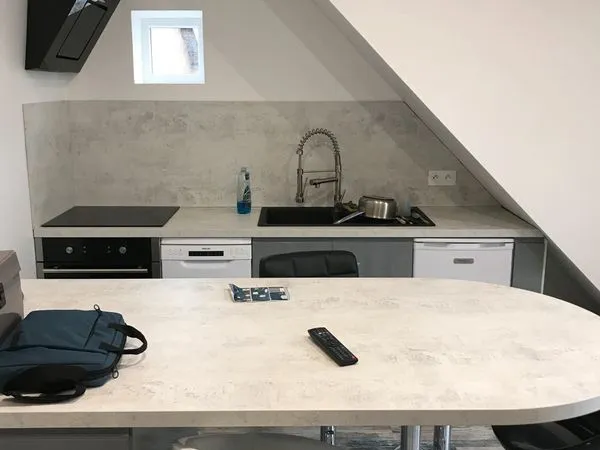 Appartement 33m2 entièrement meublé avec terrasse dans maison calme - Comme Neuf 