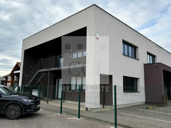 Local professionnel 94 m² 