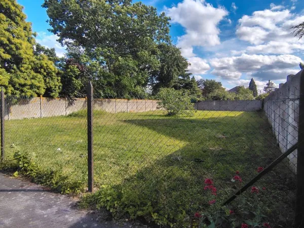 Terrain à bâtir de 430 m² à LEUDEVILLE (91) 