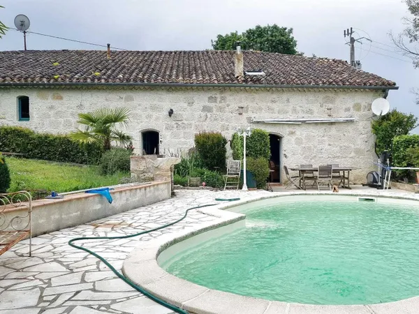 Ancienne grange convertie en Habitation dans un hameau paisible avec belle vue 