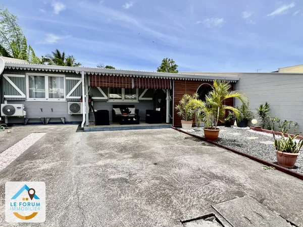 SAINT JOSEPH 97480 - VILLA EN BON ETAT GENERAL - LUMINEUSE - 