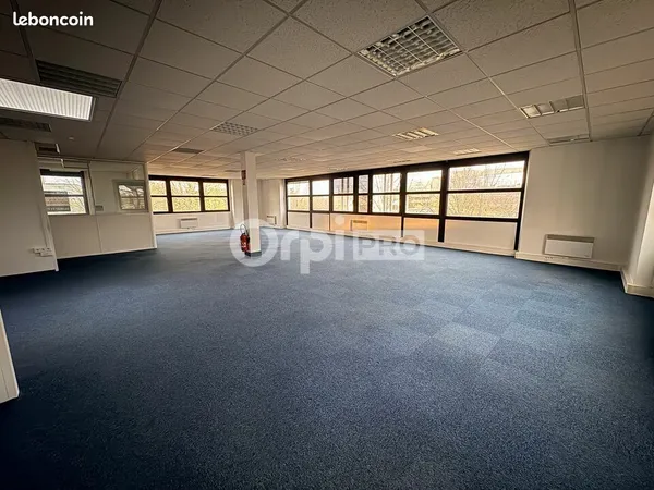 Bureau 146 m² 