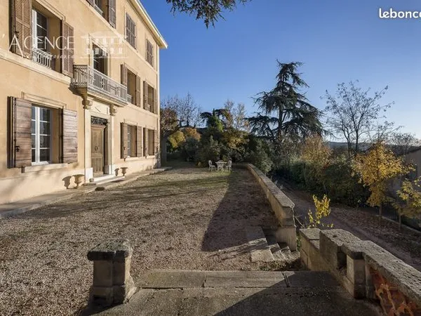 Maison 8 pièces 229 m² 