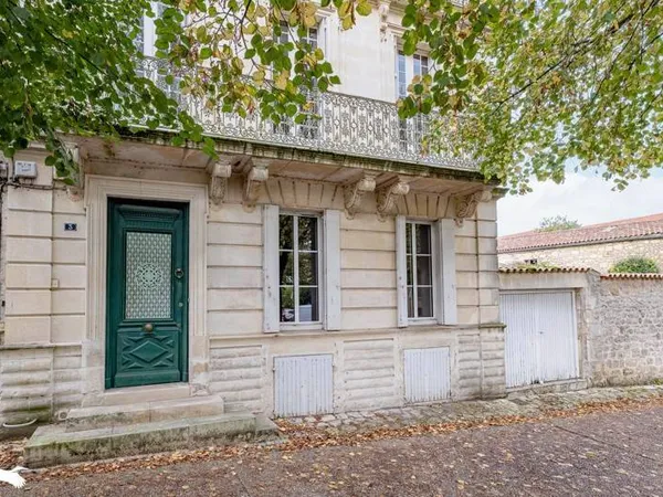 Maison 8 pièces 242 m² 