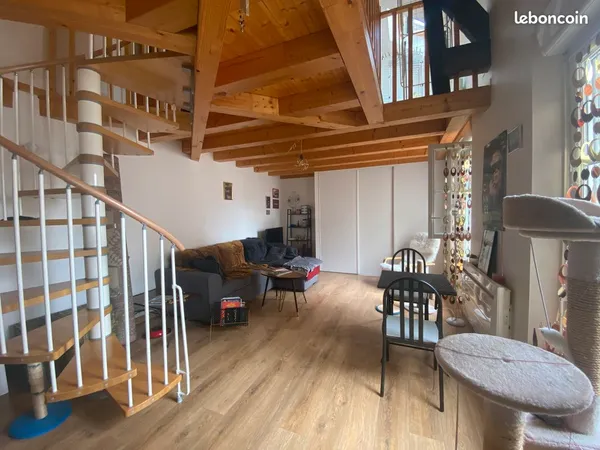 Petite maison mansardée proche gare de Tours 