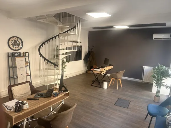 Bureaux 45m2 + Appartement 40m2 à Lunel centre 